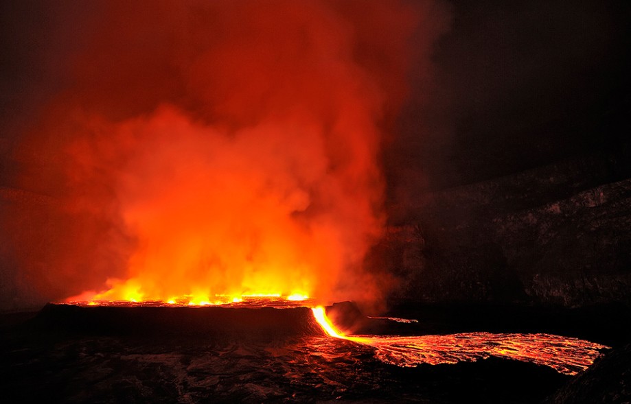 尼拉刚果火山