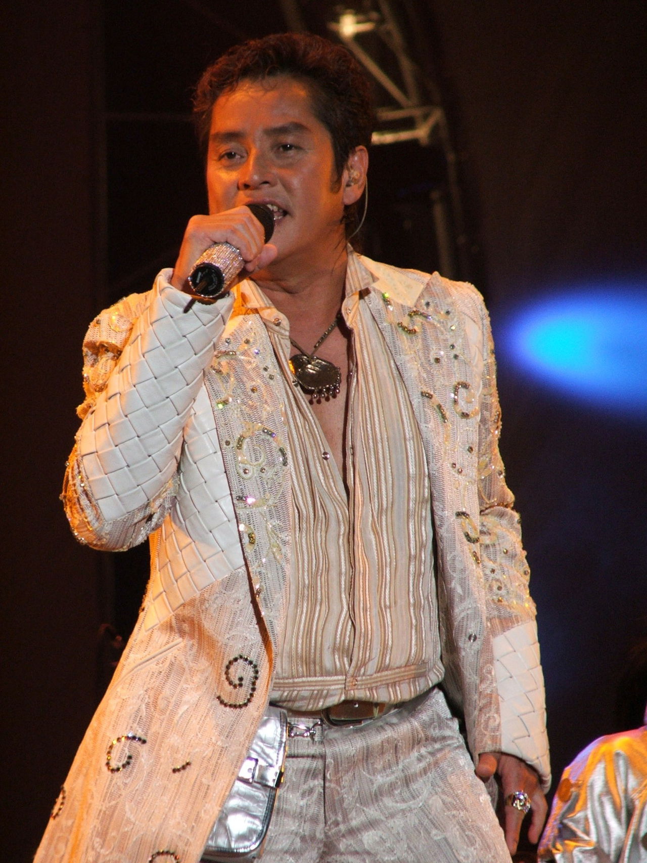  p data-id="gnwiksddan">《前程锦绣》是香港歌手罗文主唱一首经典