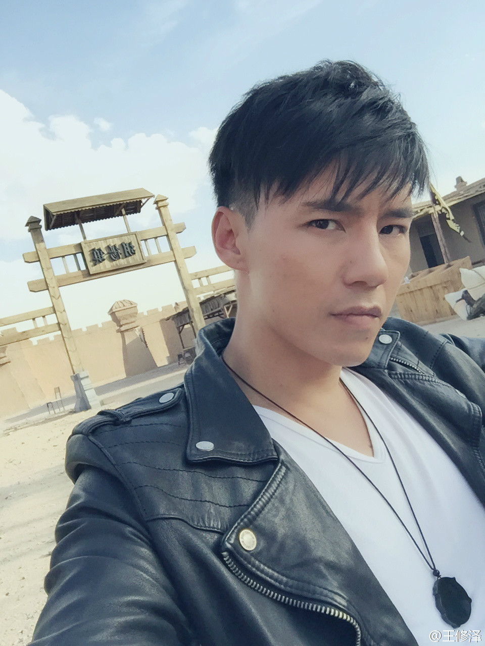 p data-id="gncncng344">王羿均(原名王修泽)