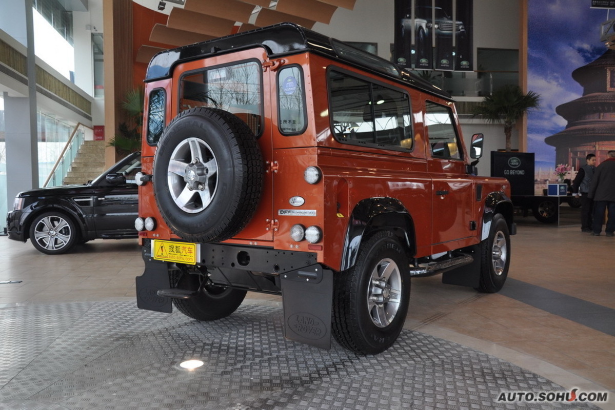 target="_blank" href="/item/越野车/85077" data-lem