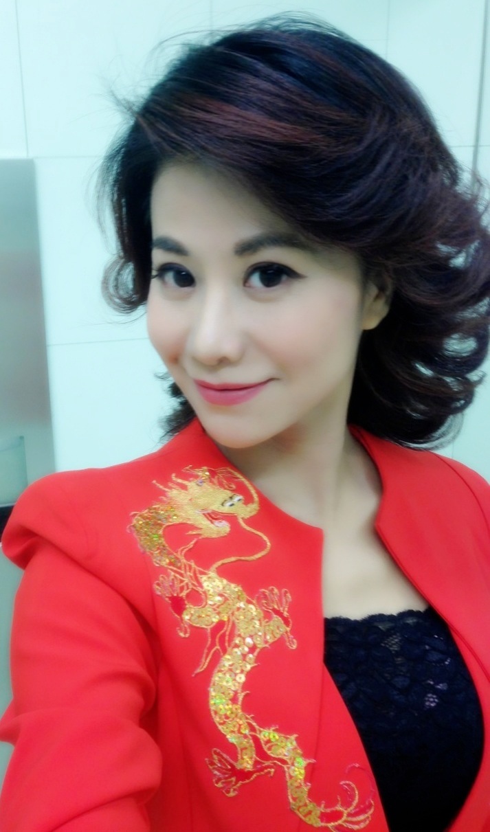  p data-id="go09c7lr0o">陈滢,女,现为中央电视台体育频道主持人