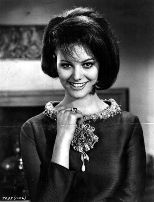  p>克劳迪娅·卡汀娜(claudia cardinale),昵称"cc",1938年4月15日