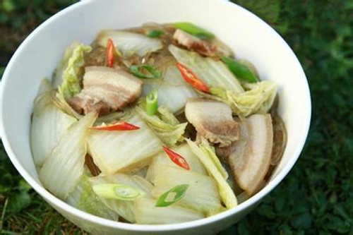  p>五花肉炖白菜是用 a target="_blank" href="/item/五花肉/4342"