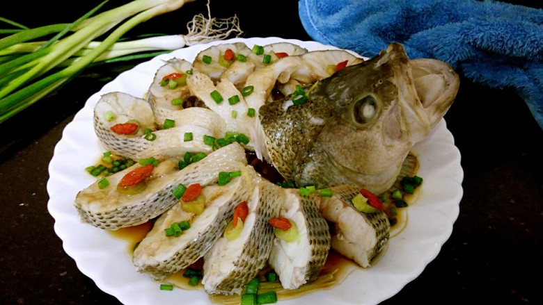 孔雀开屏蒸鲈鱼