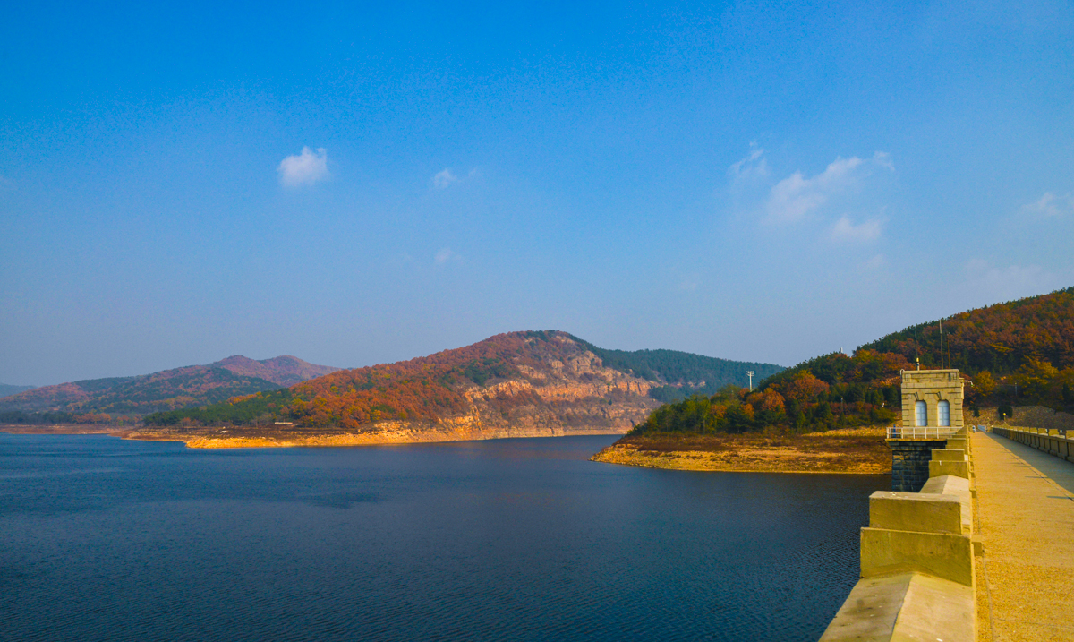  p>龙王塘位于云南省保山市坝子西山脚. /p>