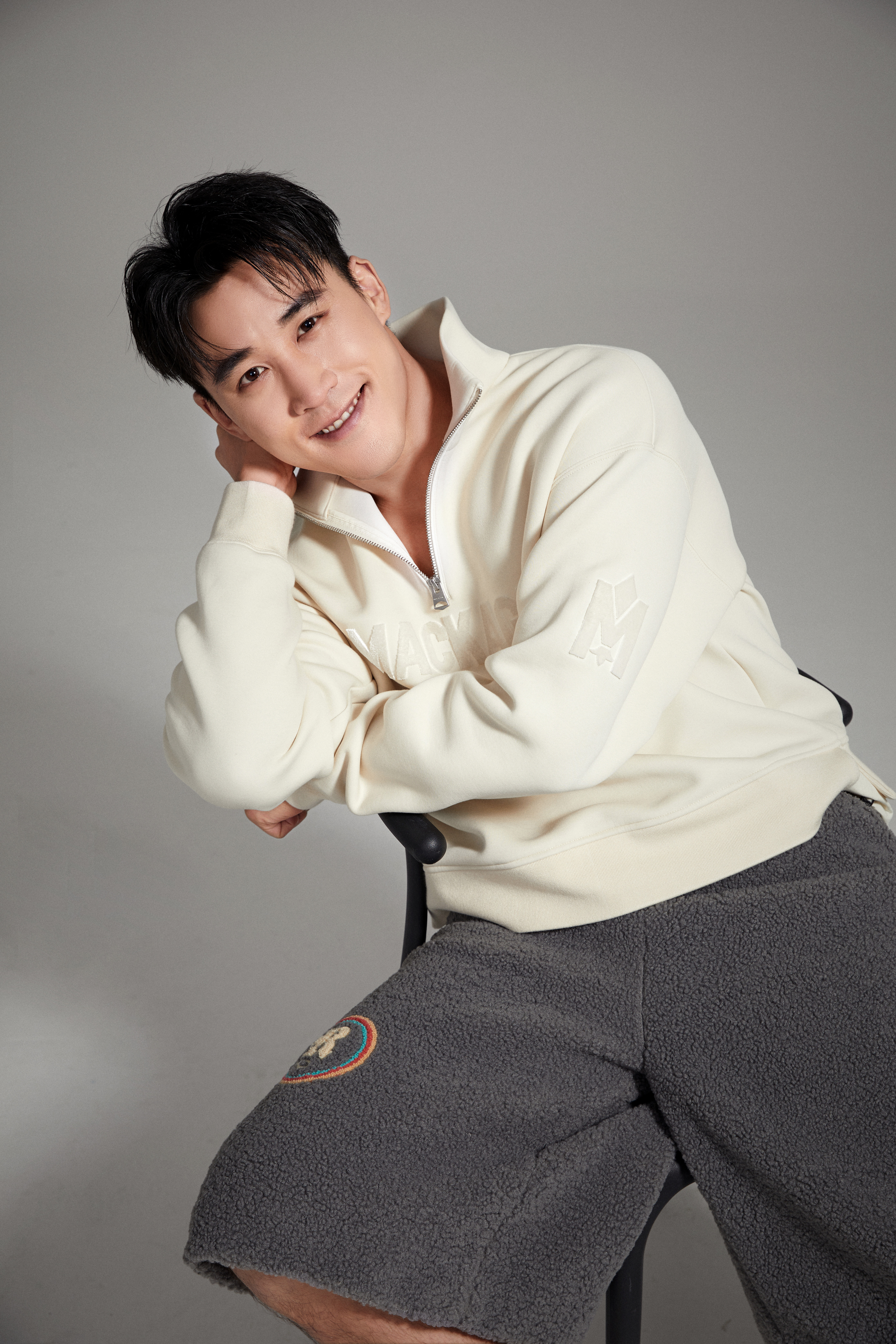  p data-id="gnbvxcqwsl">易扬(jerry liau),1