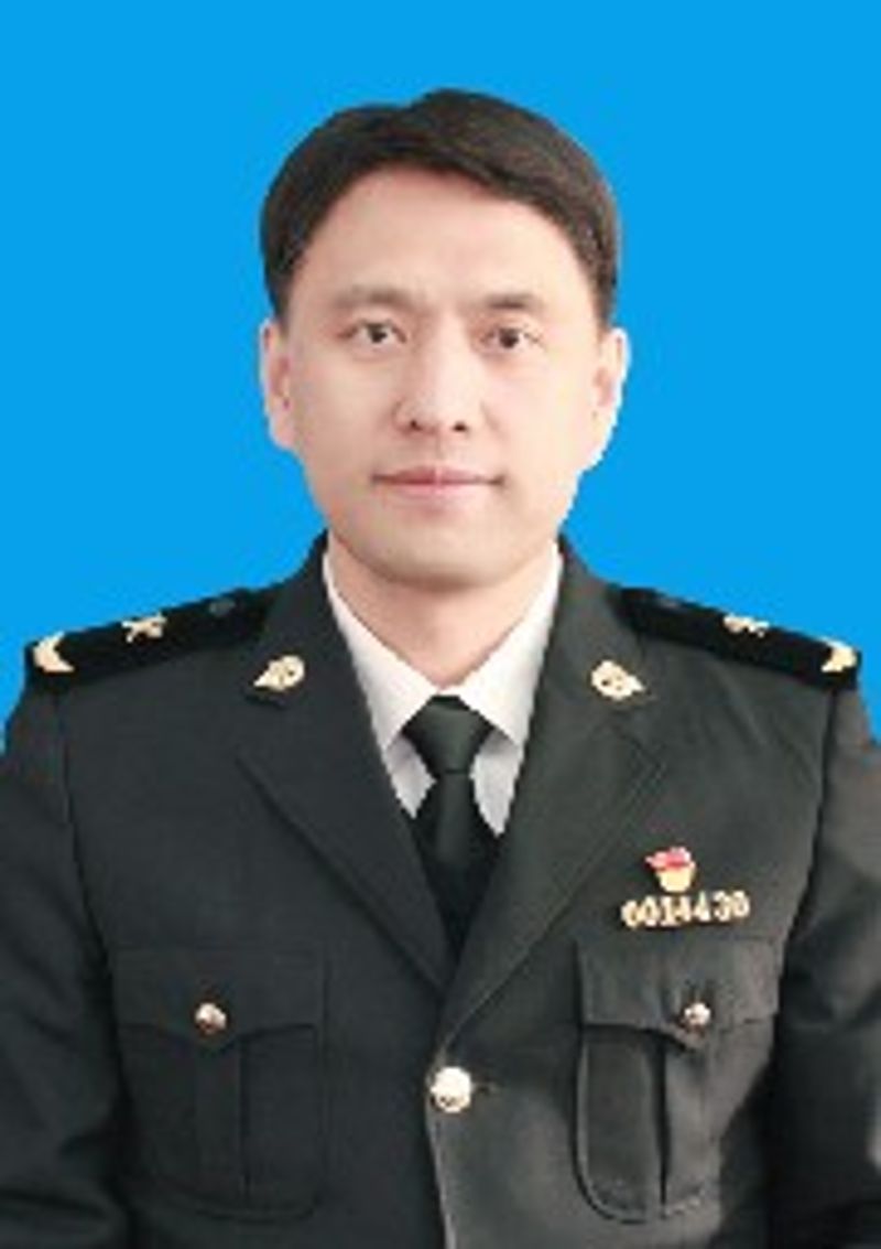  /p> p data-id="syeztkylxsev">现任天津海关党委委员兼天津新港海关