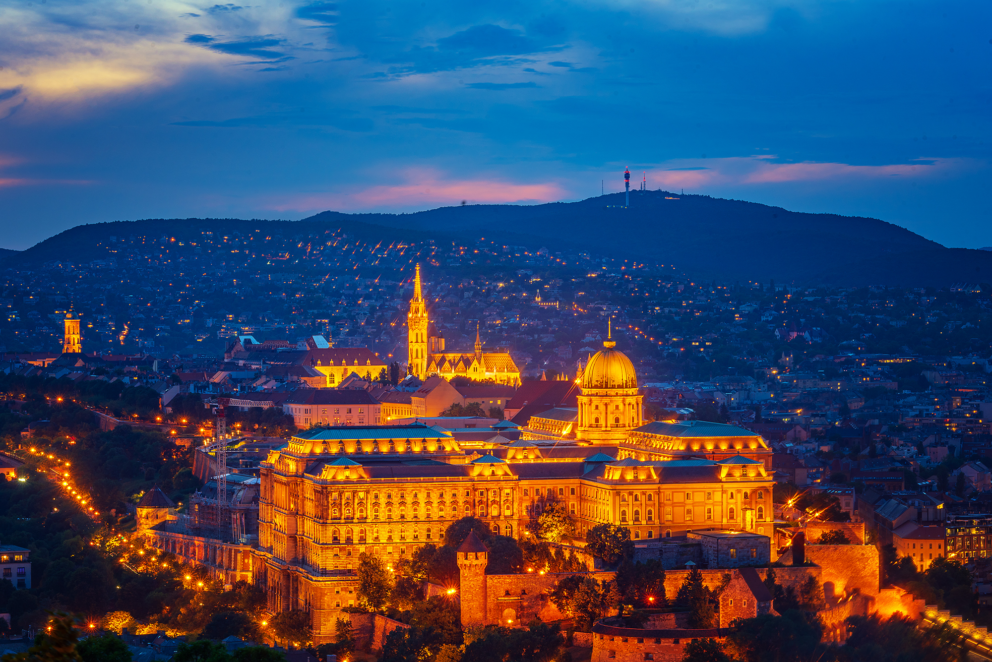 它就像一座巨大的博物馆,展示了布达佩斯城市发展的历史和匈牙利民族