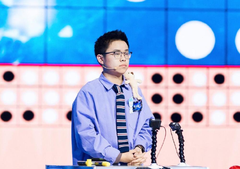 data-id="2hw1spo9mfy">杨培文,出生日期为2001年2月8日,来自清华大学