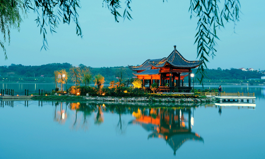 tourist scenic spot),简称明显陵景区,位于湖北省荆门市钟祥市城东