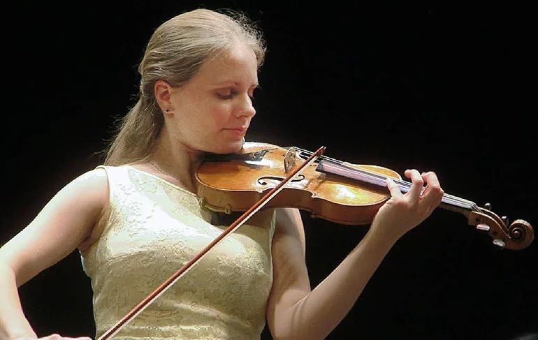  p>朱莉娅·费舍尔(julia fischer),德国女小提琴家,法兰克福音乐学院