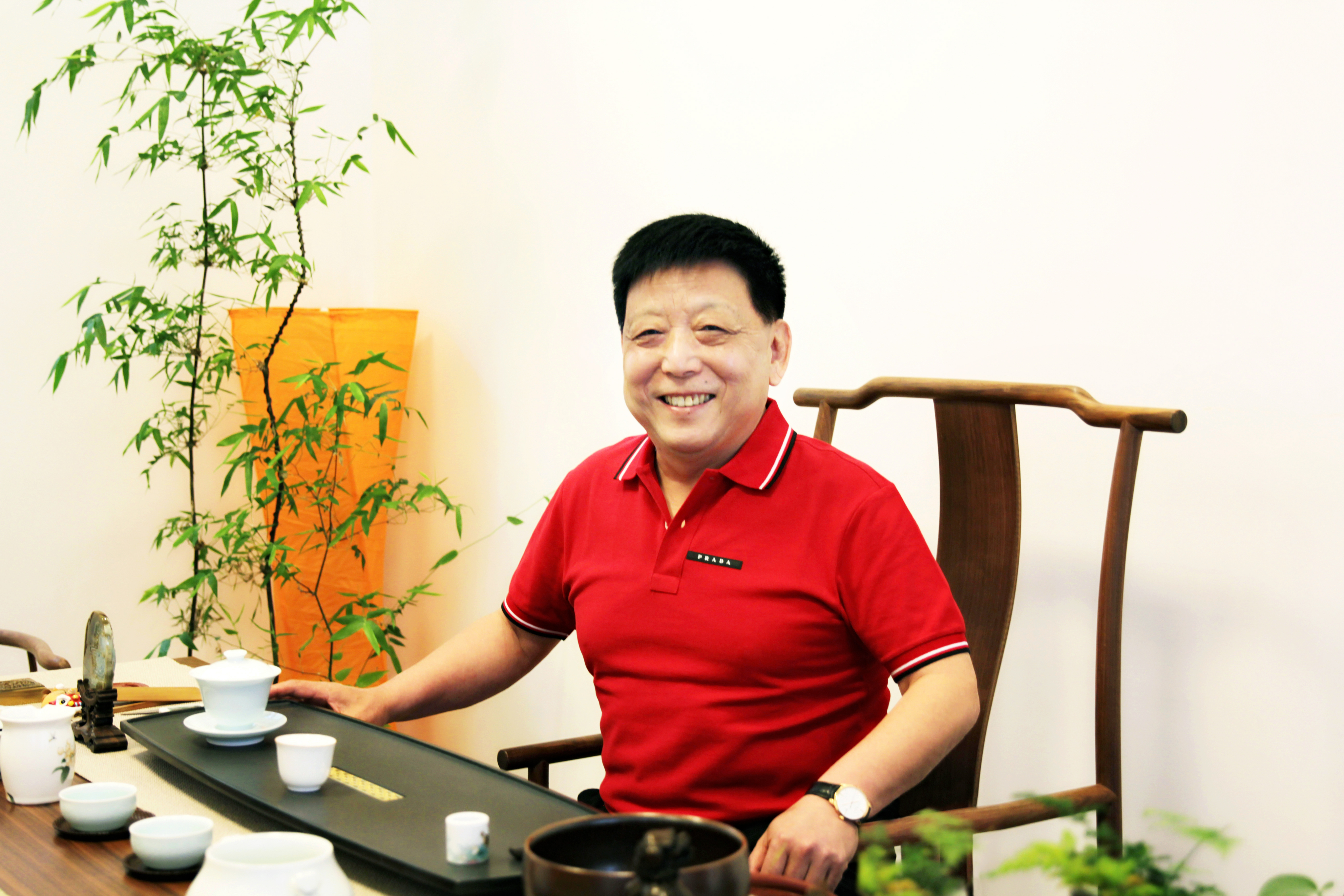  p data-id="tddv3l6q8z7i">肖勇,汉族,1954年生,北京市人,研究生学历