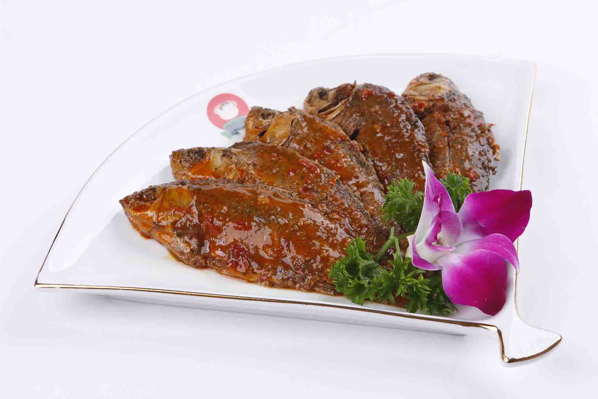 酥卤鲫鱼