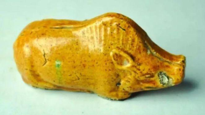 中国、漢加彩猪 中国、漢加彩猪