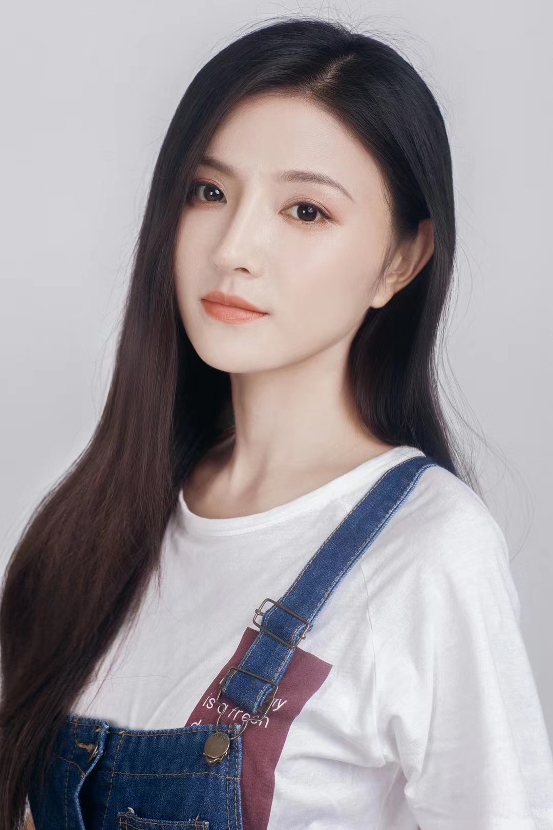  p data-id="tyeew2cagmze">李明珠,演员 /p> p data-id="tyelwdr71