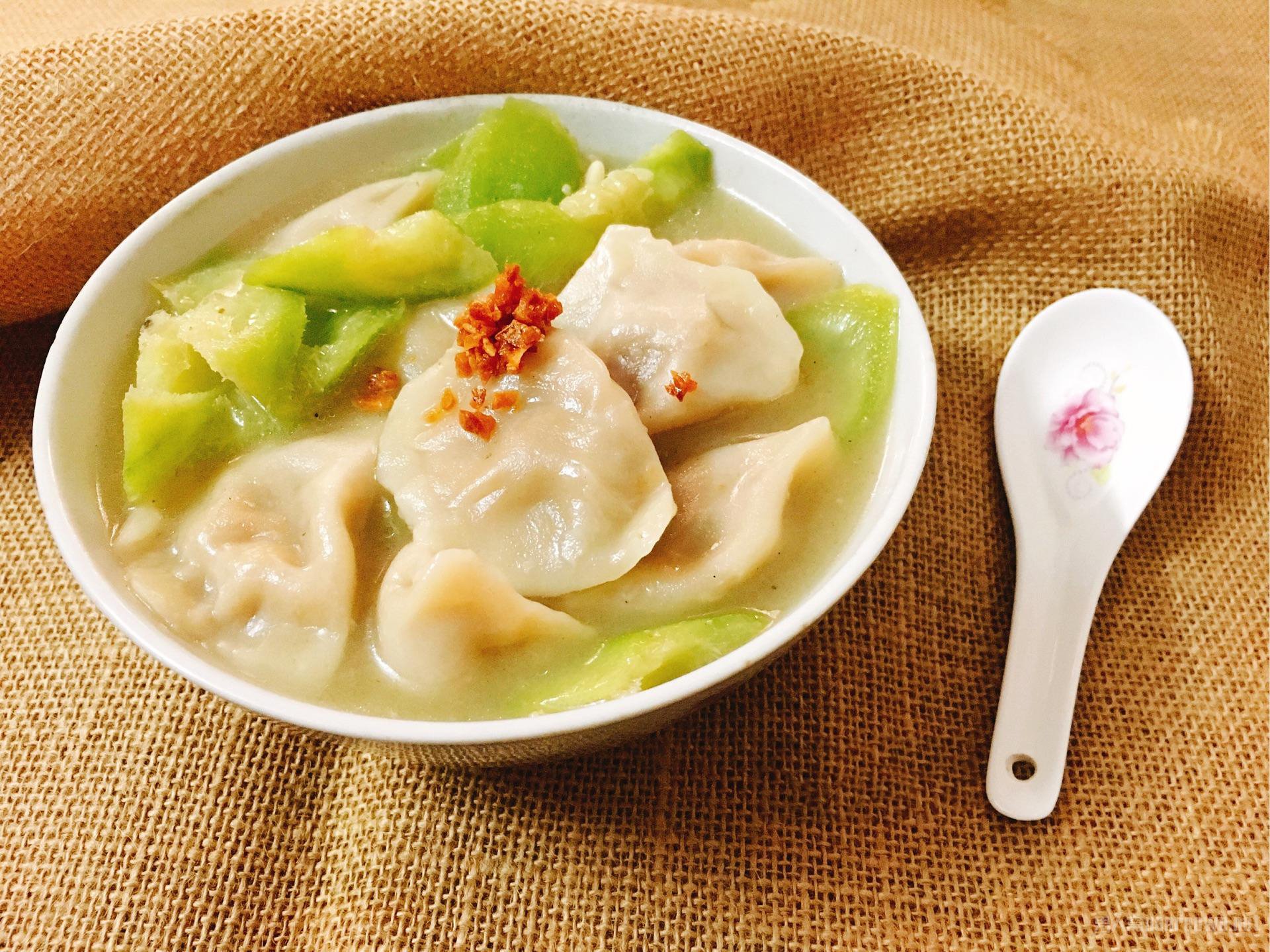 芹菜肉沫汤水饺