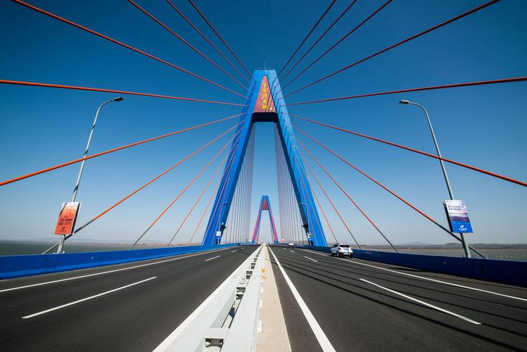 公路的起点,辛安镇又是海阳滨海公路的终点,丁字湾大桥连接了海阳和