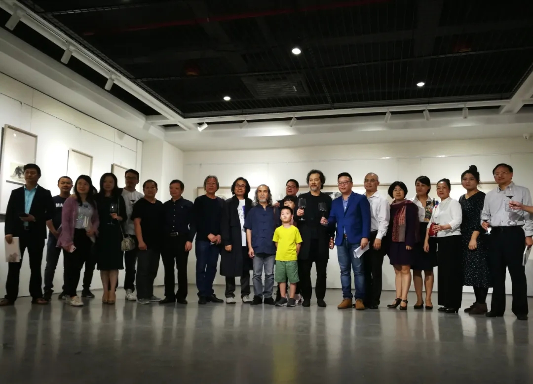 先后就读于南京艺术学院中国画专业硕士研究生班,文化部中国国家画院
