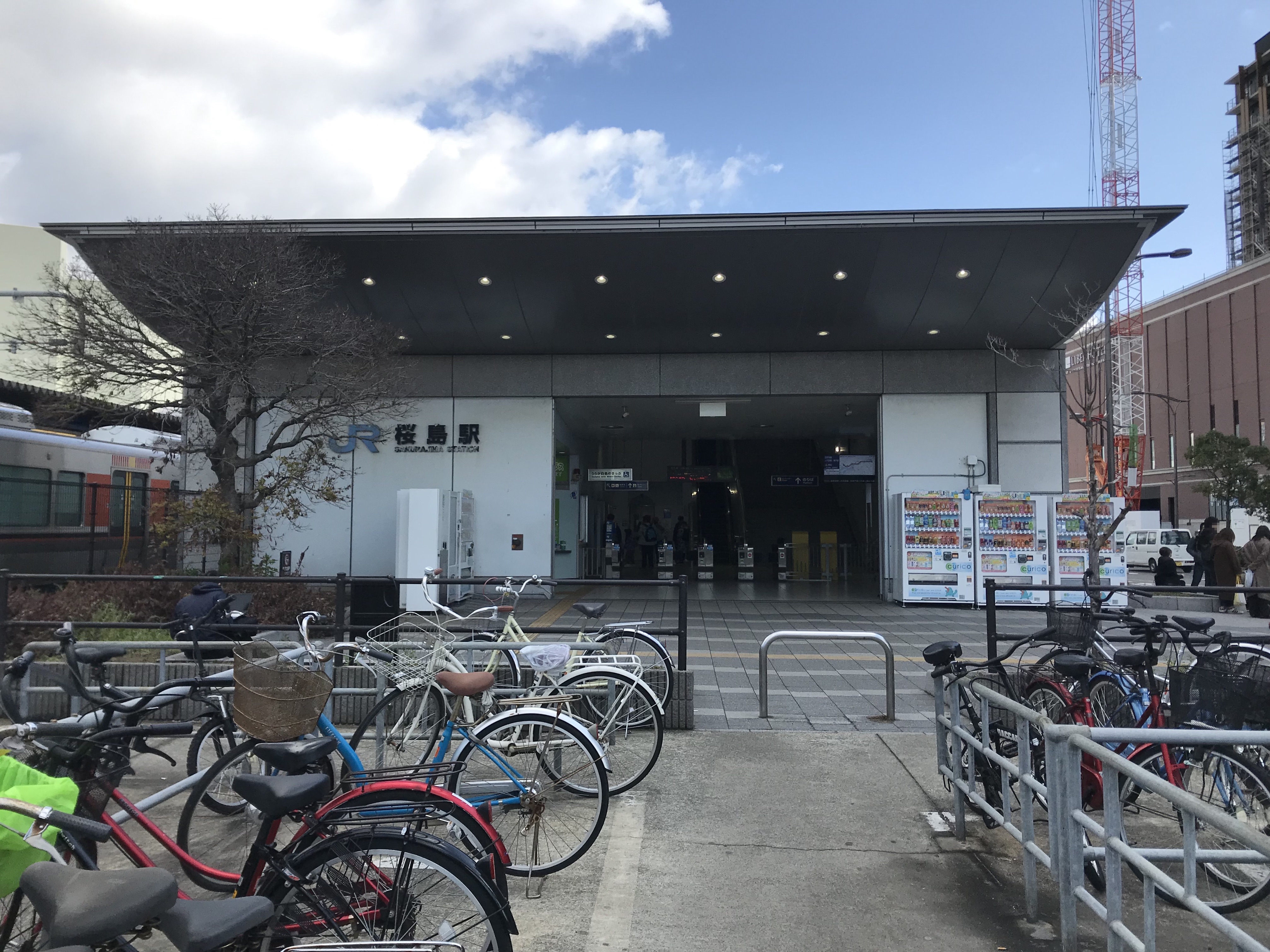  p data-id="tf9kzxqdbpag">岛式月台1面2线的地面车站.