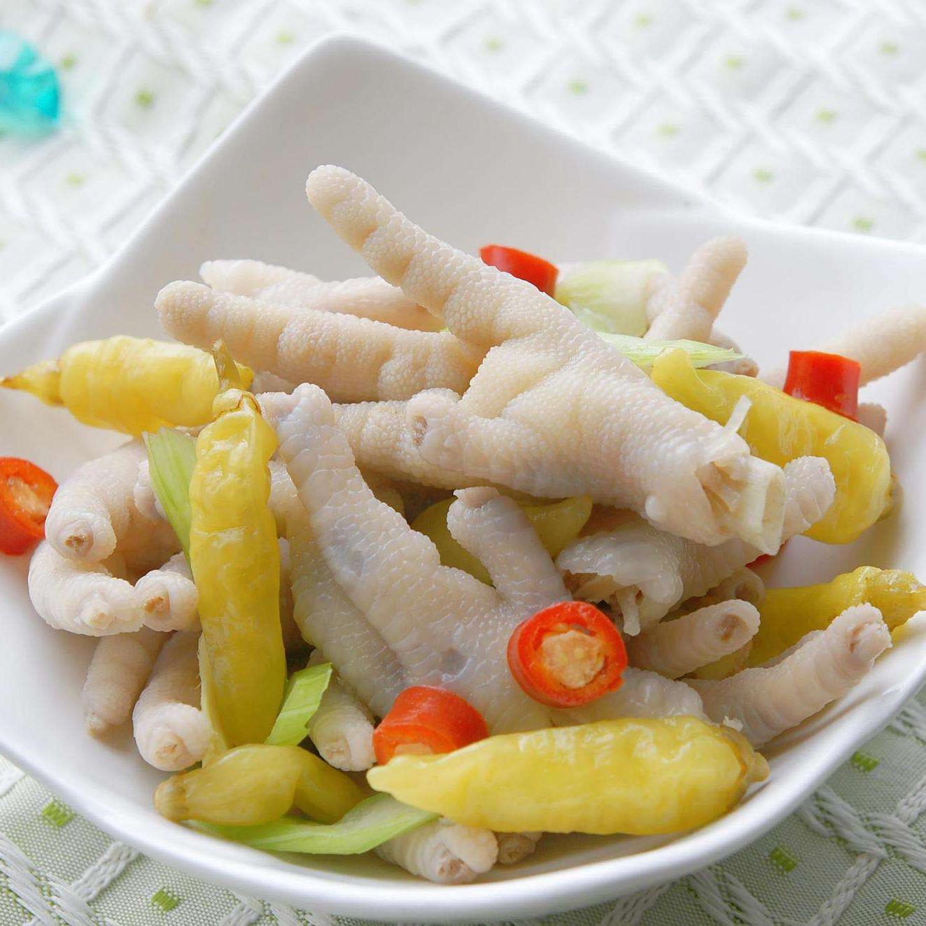  p>山椒泡凤爪是重庆市经典的名小吃之一.