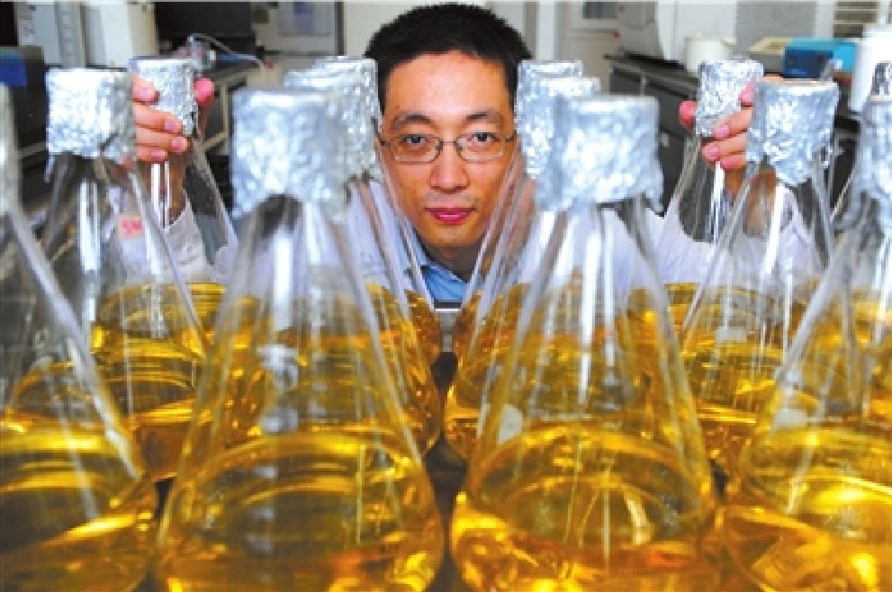 施一公,男,汉族,1967年5月5日出生于河南省郑州市,结构生物学家,<a