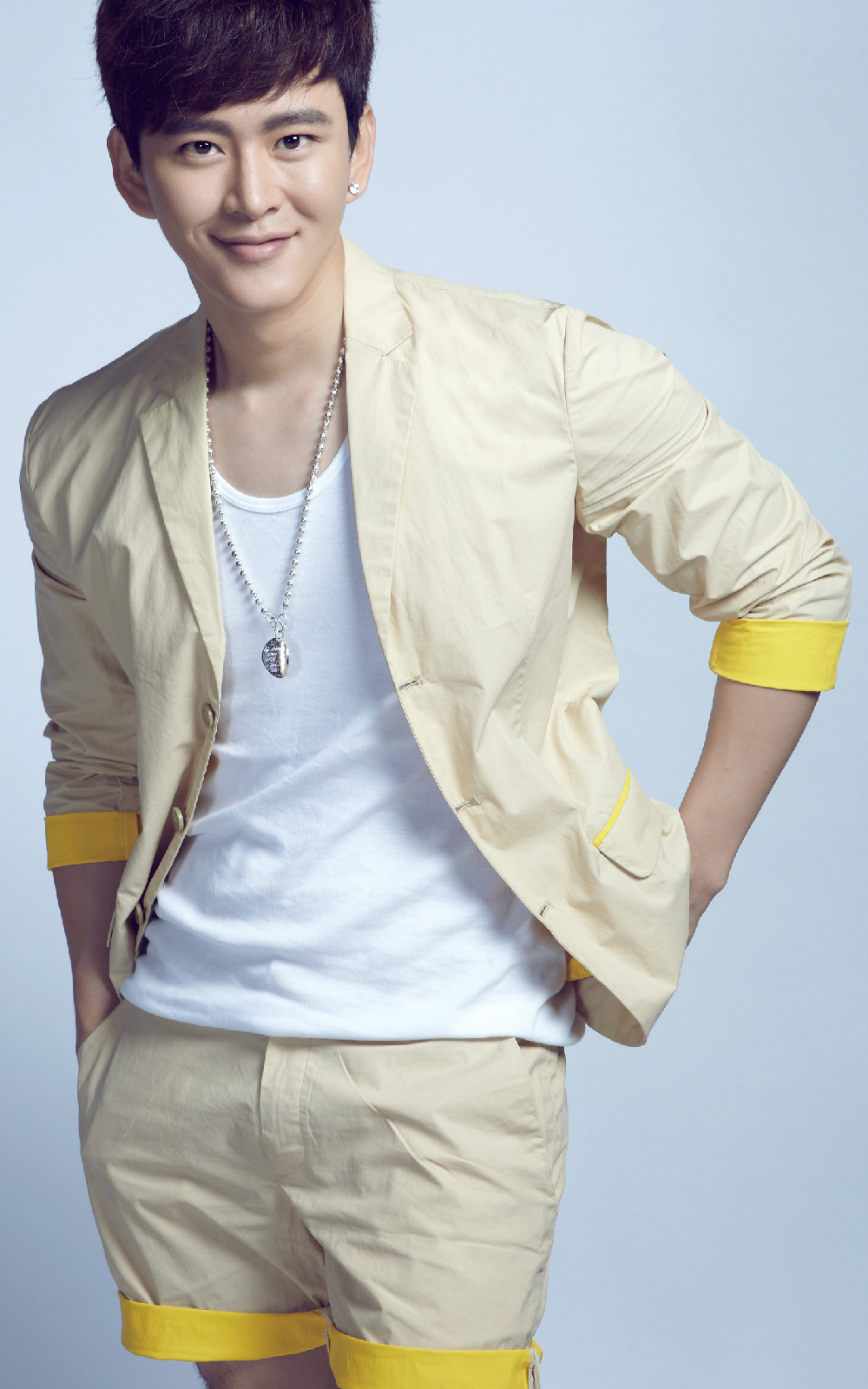  p>黄宥明,原名黄明,4月15日出生于湖北省咸宁市崇阳县,中国内地影视