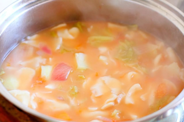  p>苏波汤(俄语"苏波"意为"汤"),由新鲜的 a href="#" data-lemmaid="