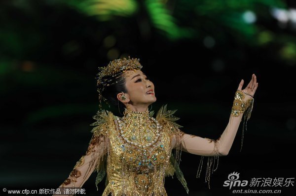  p>萨顶顶(sa dingding),原名周鹏,出生于河南省平顶山市,中国内地