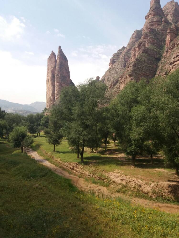  p>黄河三峡风景名胜区,是甘肃省十大热点景区,有着"南有长江三峡,北