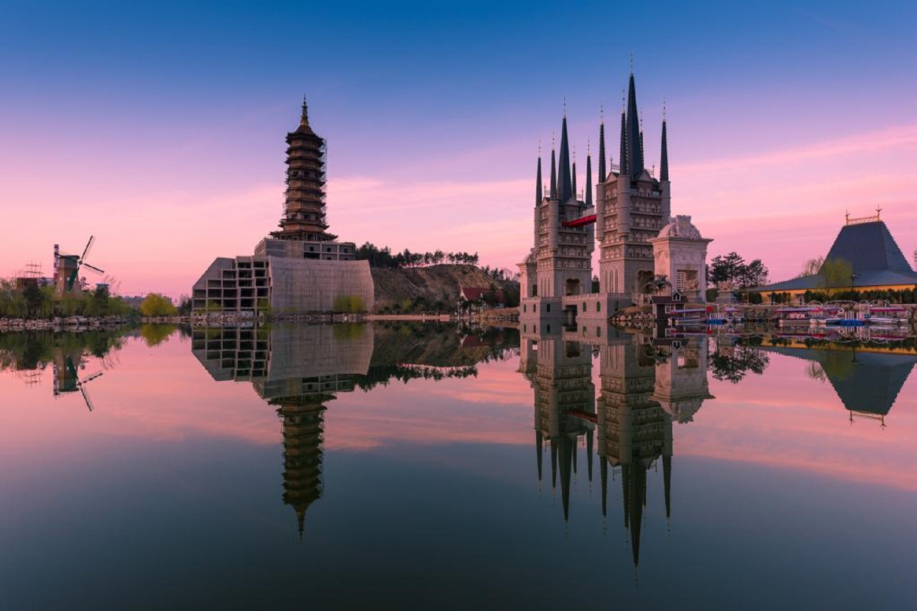  p>河北美术学院( i>hebei academy of fine arts /i>),简称"河北美院