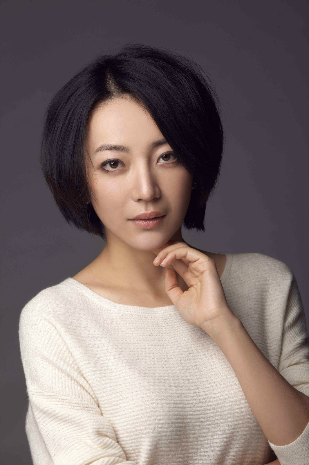  p data-id="gnx7g9oq6k">舒遥,中国大陆女演员,新生代女艺人.