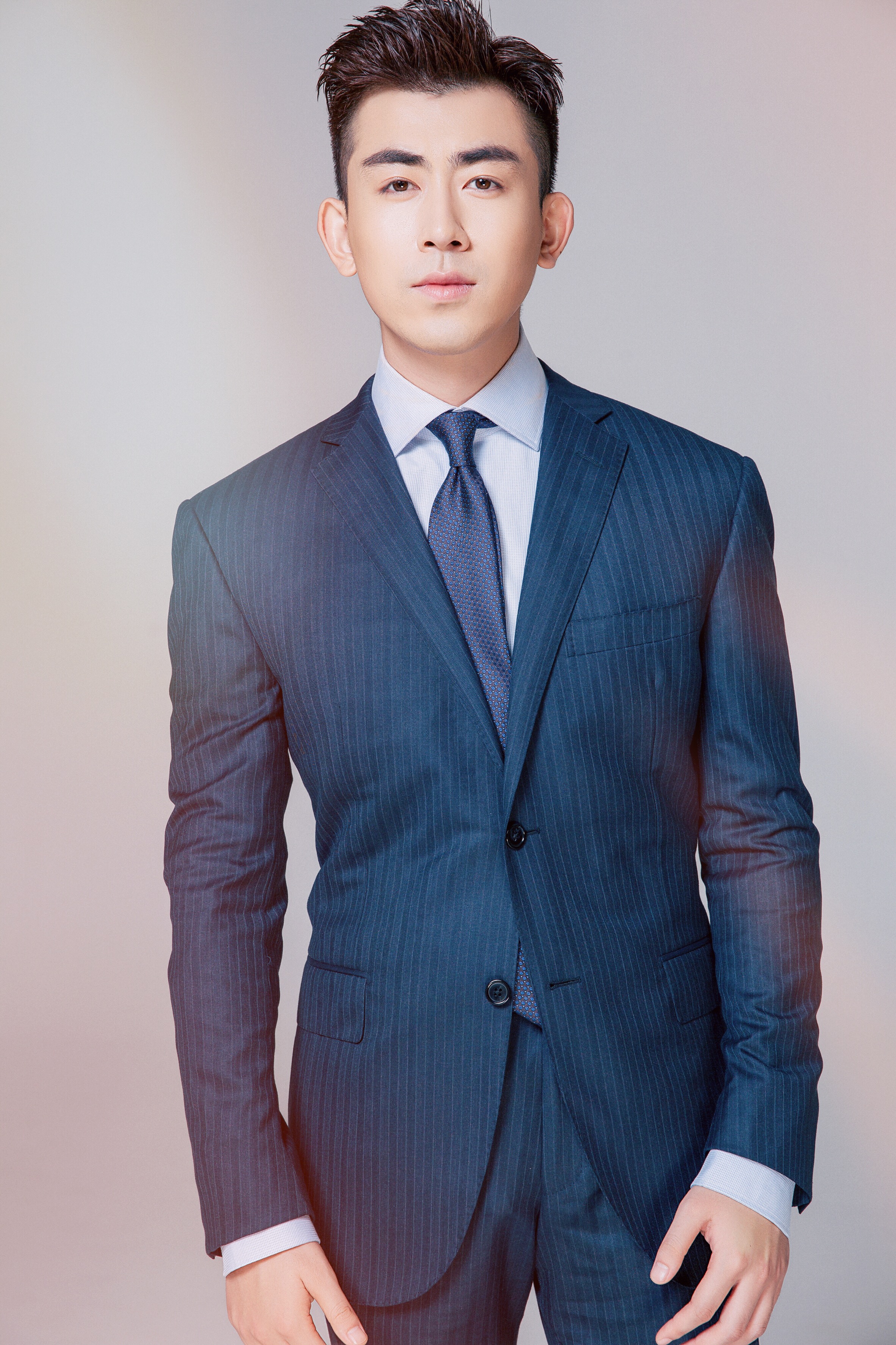  p>郎鹏,出生于吉林省延边朝鲜族自治州珲春市,毕业于 a target="