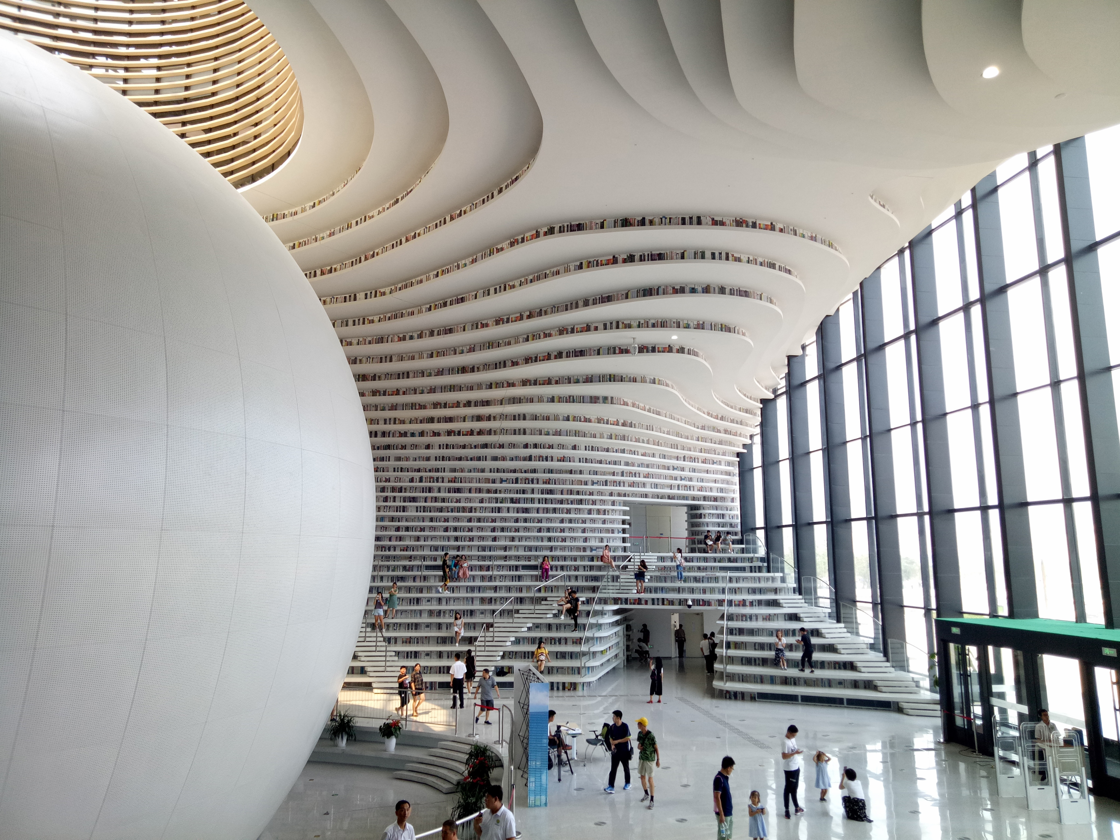  p>天津滨海新区文化中心图书馆是由原塘沽图书馆,汉沽图书馆,大港