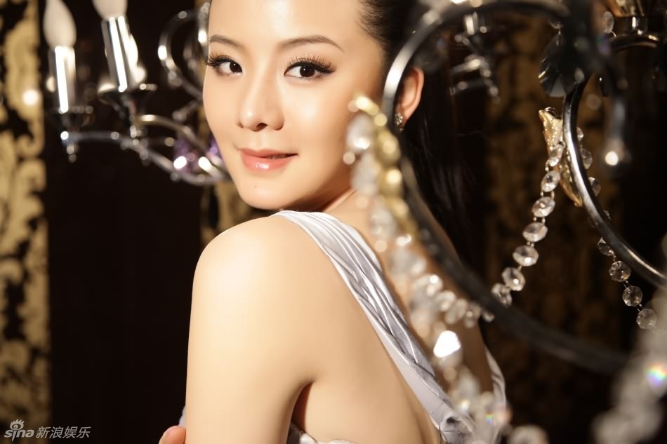  p>王馨可,出生于湖北省宜昌市,毕业于中央戏剧学院,中国内地女演员.