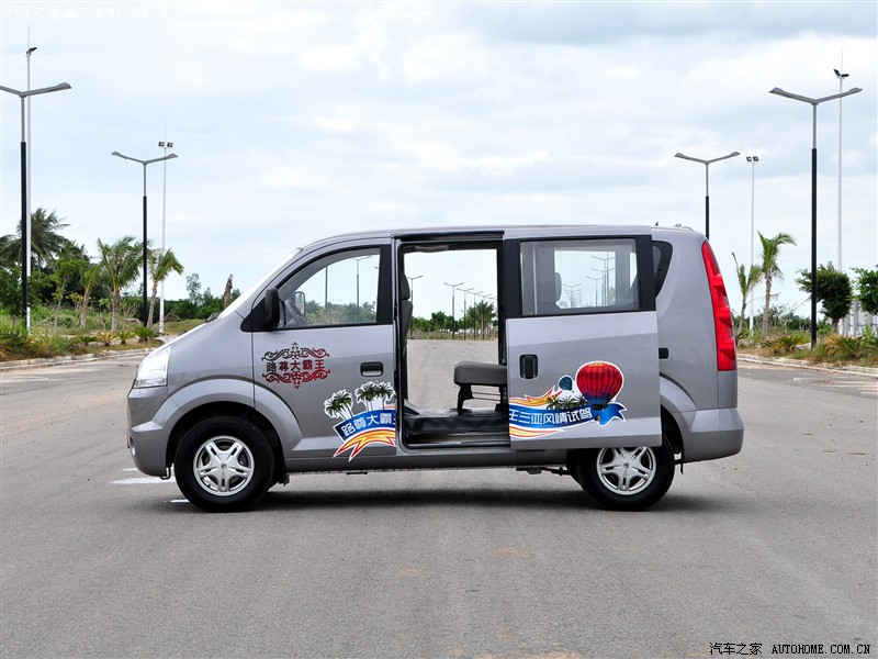 其设计理念在于以轿车级设计理念满足载人及运货的双重需要