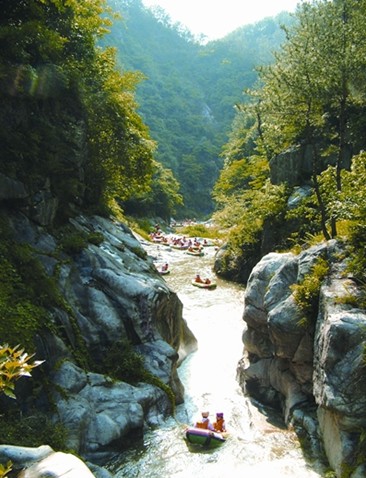 九龙大峡谷漂流