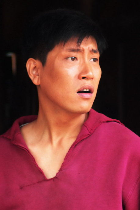  p data-id="gncoobaybw">张鹰,山东青岛人,中国男演员.