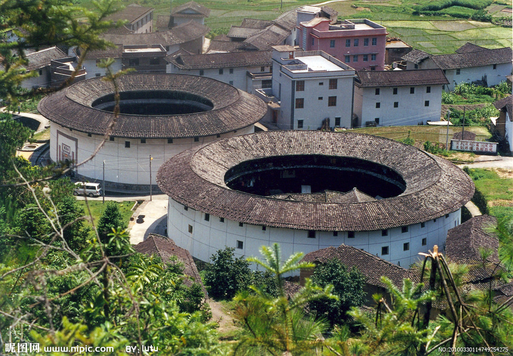  p>永定土楼,又称筒子楼.