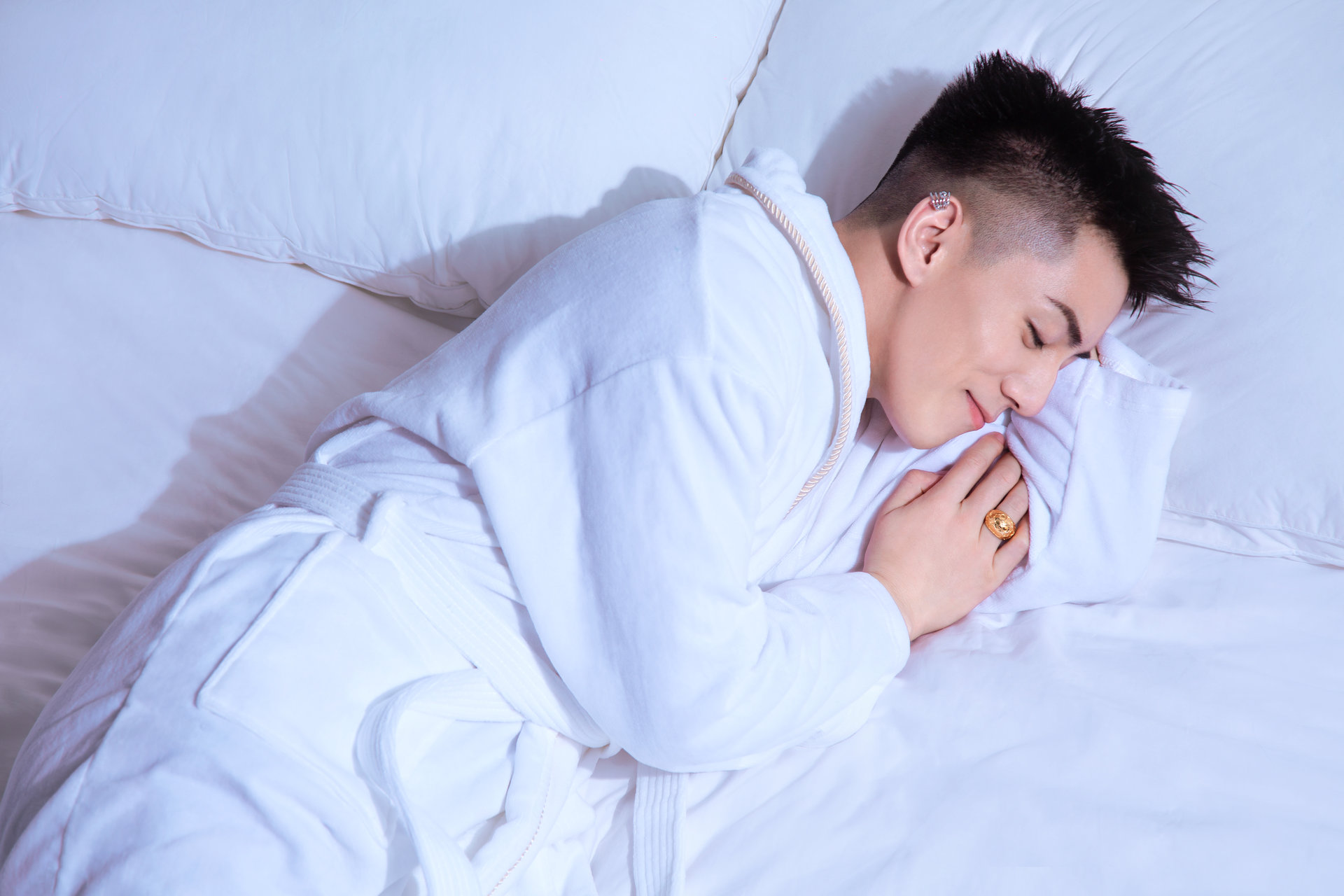  p data-id="gns0htx6zx">卡斯柏 i>(casper) /i>,原名储晓祥.