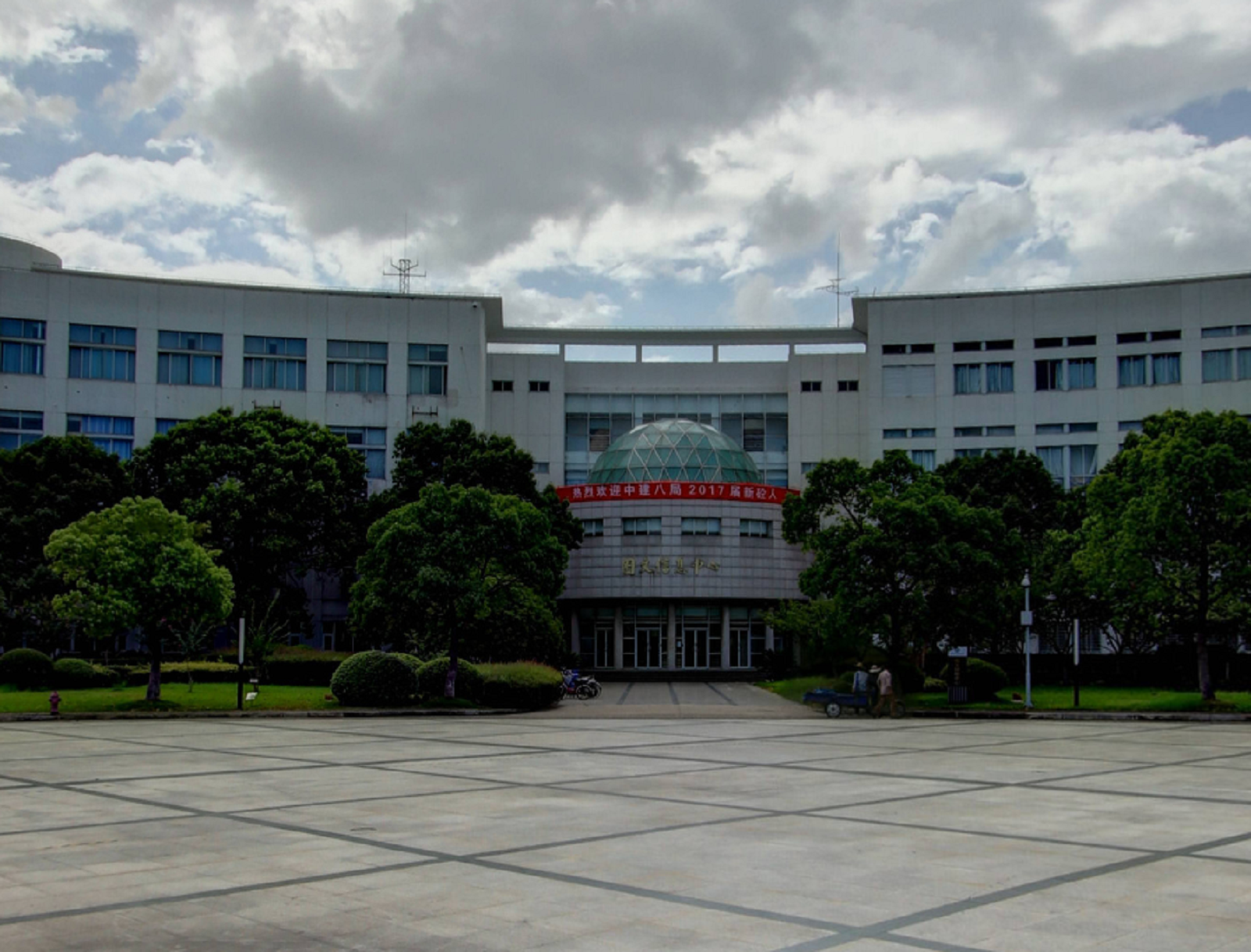  p>上海第二工业大学(shanghai polytechnic university),简称"二工大