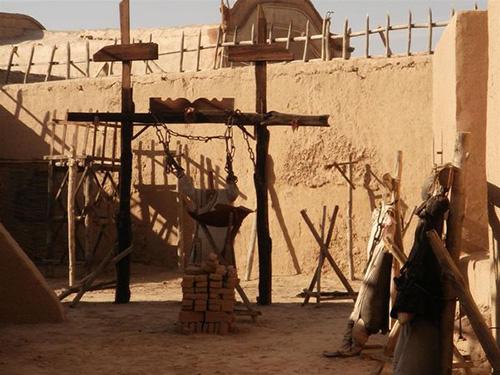  p>行刑制度是中国古代死刑的执行制度.主要内容有:(1)适时行刑.