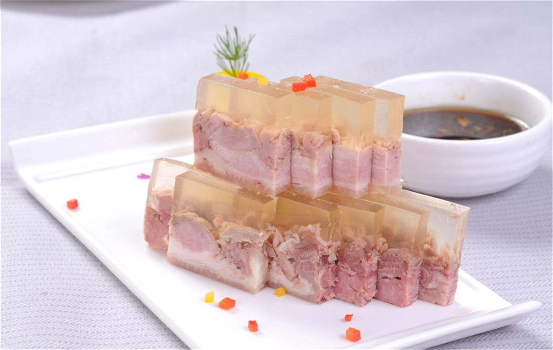 又名水晶肴蹄, a target="_blank" href="/item/镇江肴肉/5076957"