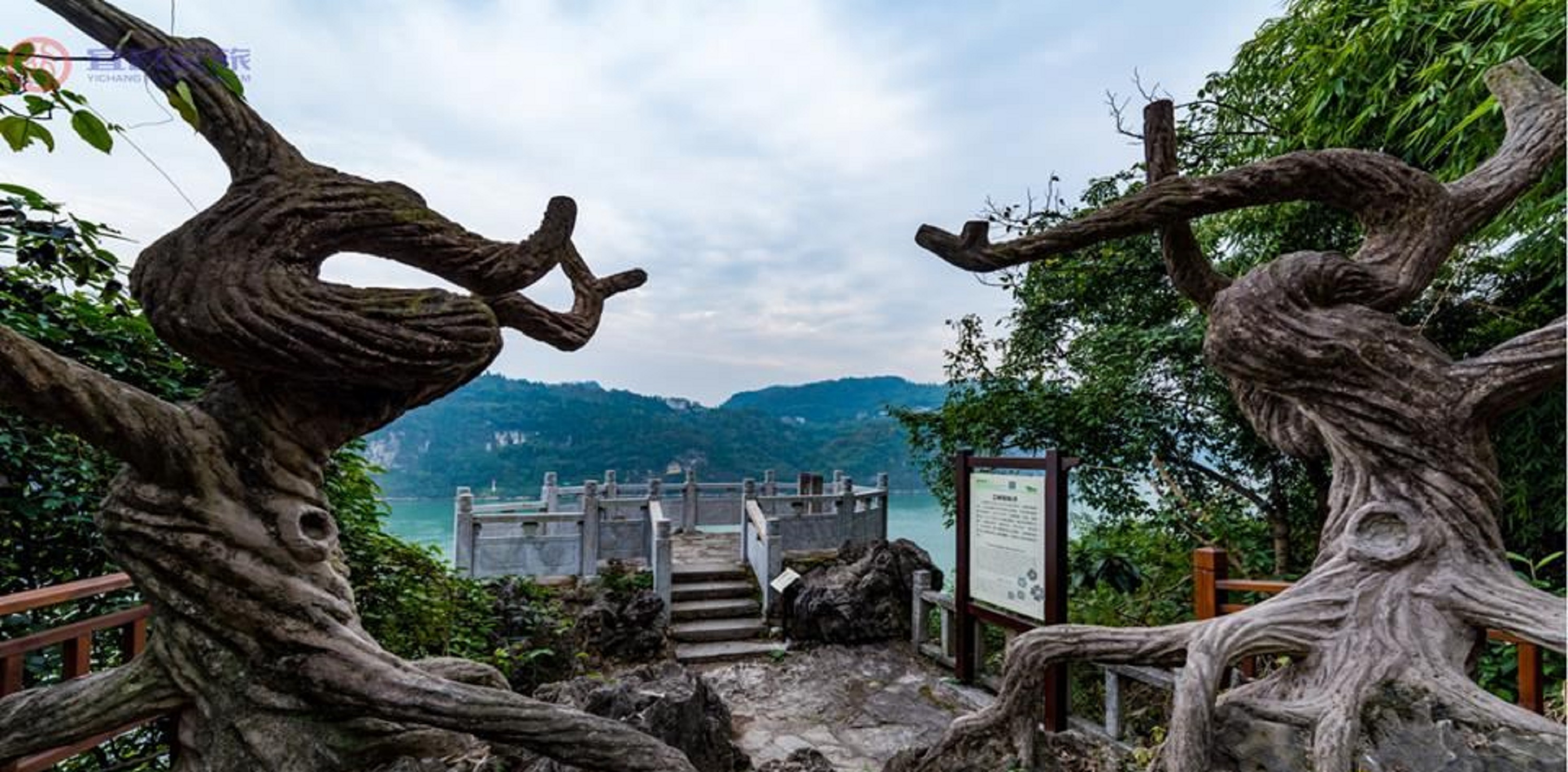  p>西陵峡口风景区位于 a href="#" data-lemmaid="1436958">宜昌市 