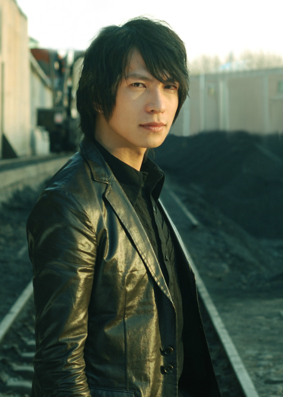  p data-id="gnvicin1uj">王飞,80后,出生于江苏省南京市,演员,毕业于