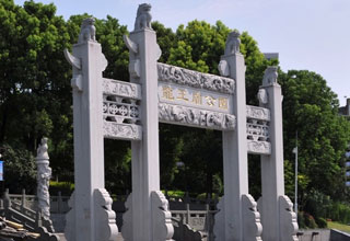 指沿江一号mall,是 a target="_blank" href="/item/武汉市/195165"