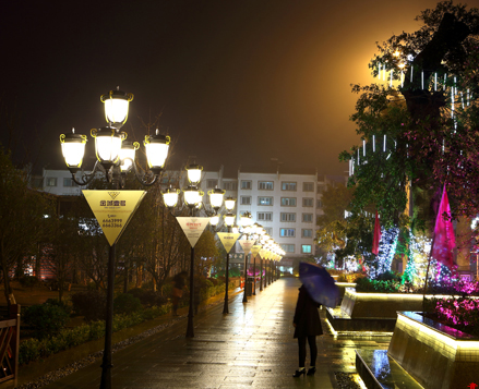  p> a target="_blank" href="/item/贞丰">贞丰 /a>市"丰茂广场"位于