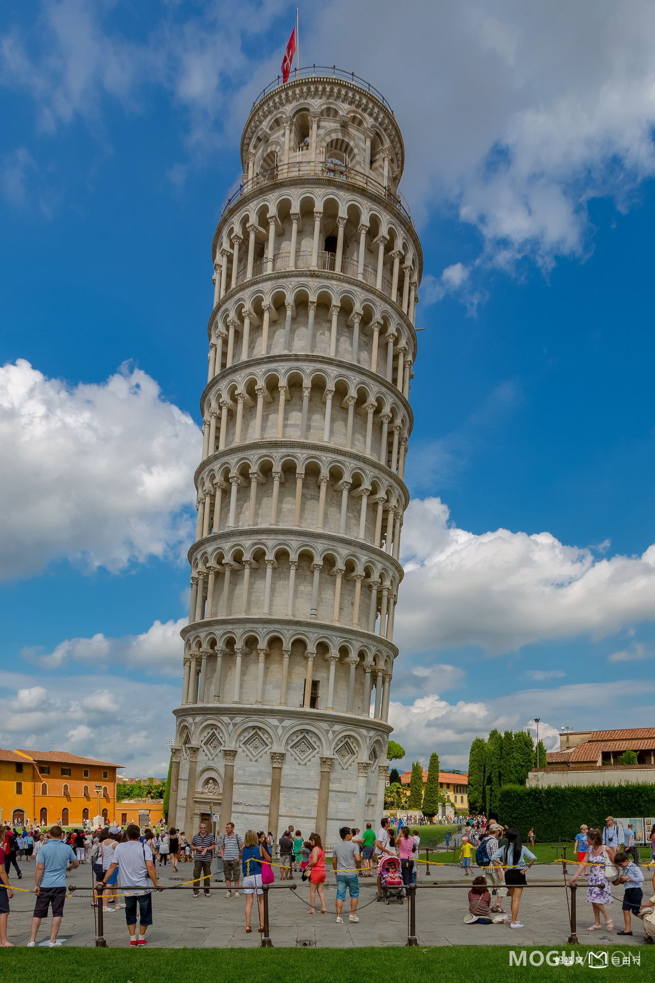 语:torre pendente di pisa或torre di pisa,英语:leaning tower of