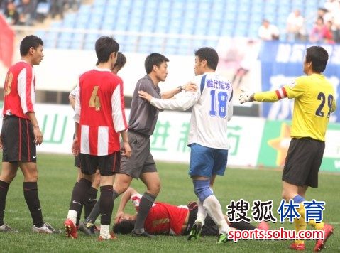  p>李建滨,1989年4月19日生于山东省滨州市,中国职业足球运动员.