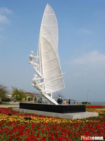 东海路雕塑一条街