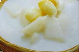 鲜奶白果雪梨汤